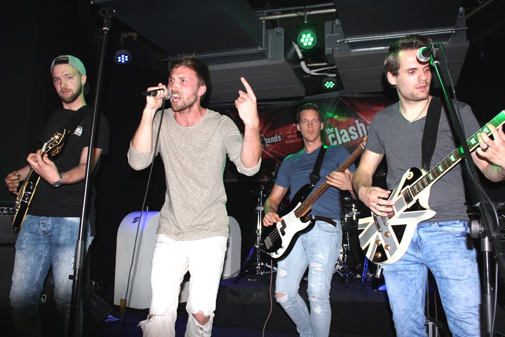 A.s. za 24/6 Regio-Finale West Nederland in <a href="/deVorstin/">De Vorstin</a> in H'sum. 18.30 u. 9 bands op weg naar <a href="/ParadisoAdam/">Paradiso Amsterdam</a>. theclashofthecoverbands.com