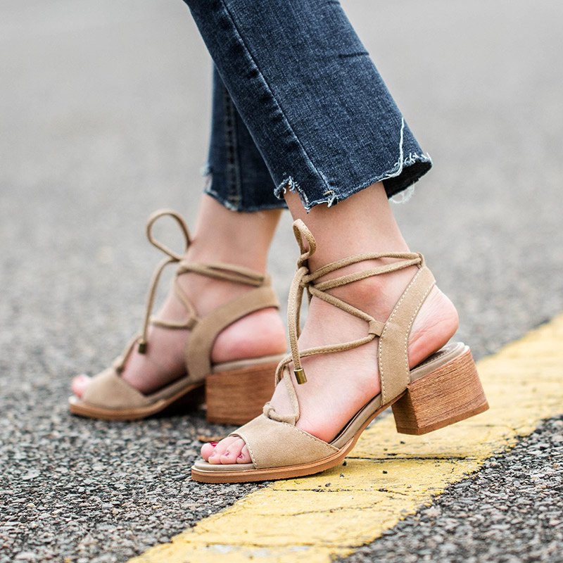 Heels321's tweet image. 🌺Walk with the heart.🐺 from @ladystoofficial.#flipflopsfordays #fashionweek #oxfordshirts #bodysuit #fashiongram #heels #beach #sneakershead