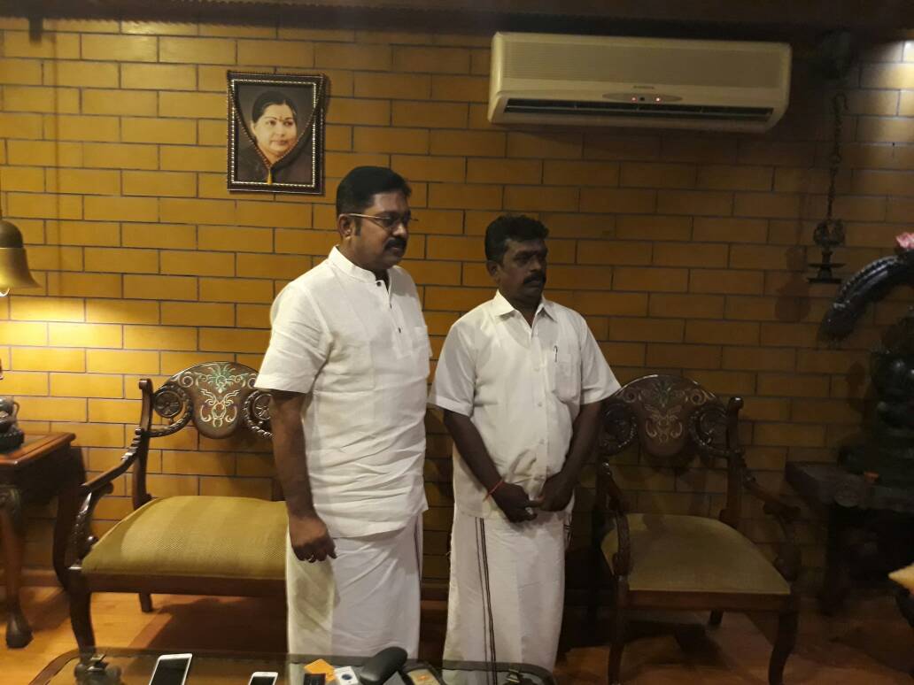 KKuttalam's tweet photo. இன்று காலை 11 மணி அளவில்  அண்ண்ணன்  TTV , தினகரன் அவர்களை அவரது வீட்டில் சந்தித்து பேசி ,  ,என்றும் அன்புடன் , நெல்லை சாரல் K , குற்றாலம் , https://t.co/VGomNe1Tnm