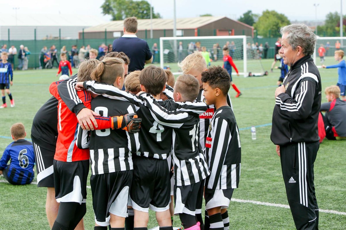 LFCU10s's tweet photo. With #togetherness brings #power.

Like our #sponsor @ViessmannUK, @LFCU10s work #together as a #family
 
🔥#Durchlauferhitzer🔥
#grassroots https://t.co/p8AVlJvhIF