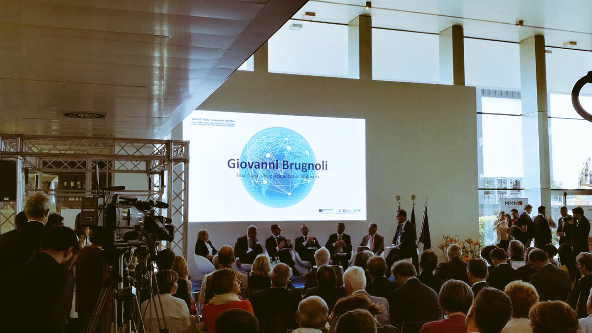 Confindustria's tweet photo. In Lombardia 20mila studenti su 24mila fanno buona alternanza. Dato eccezionale: replichiamolo in tutta Italia
@gbrugnoli70 a #StatiGenerali https://t.co/MsXr7mxWKT