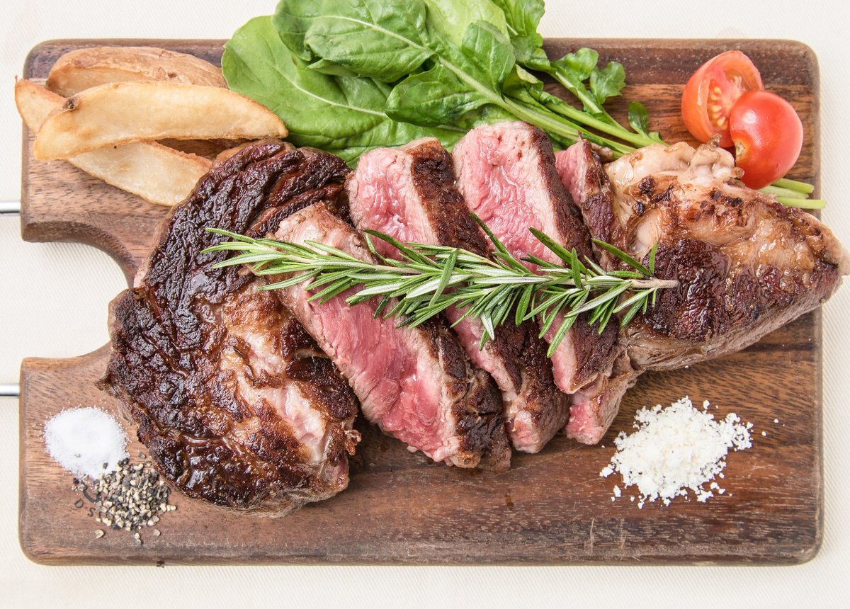Gottie S Beef ゴッチーズビーフ 公式 V Twitter こだわりの熟成牛 約40日間じっくり時間をかけ熟成したお肉は普通のお肉より柔らかく肉の旨みをお楽しみ頂けます 肉の旨みたっぷりの熟成牛をご堪能ください Gottiesbeef ゴッチーズビーフ グルメ 肉