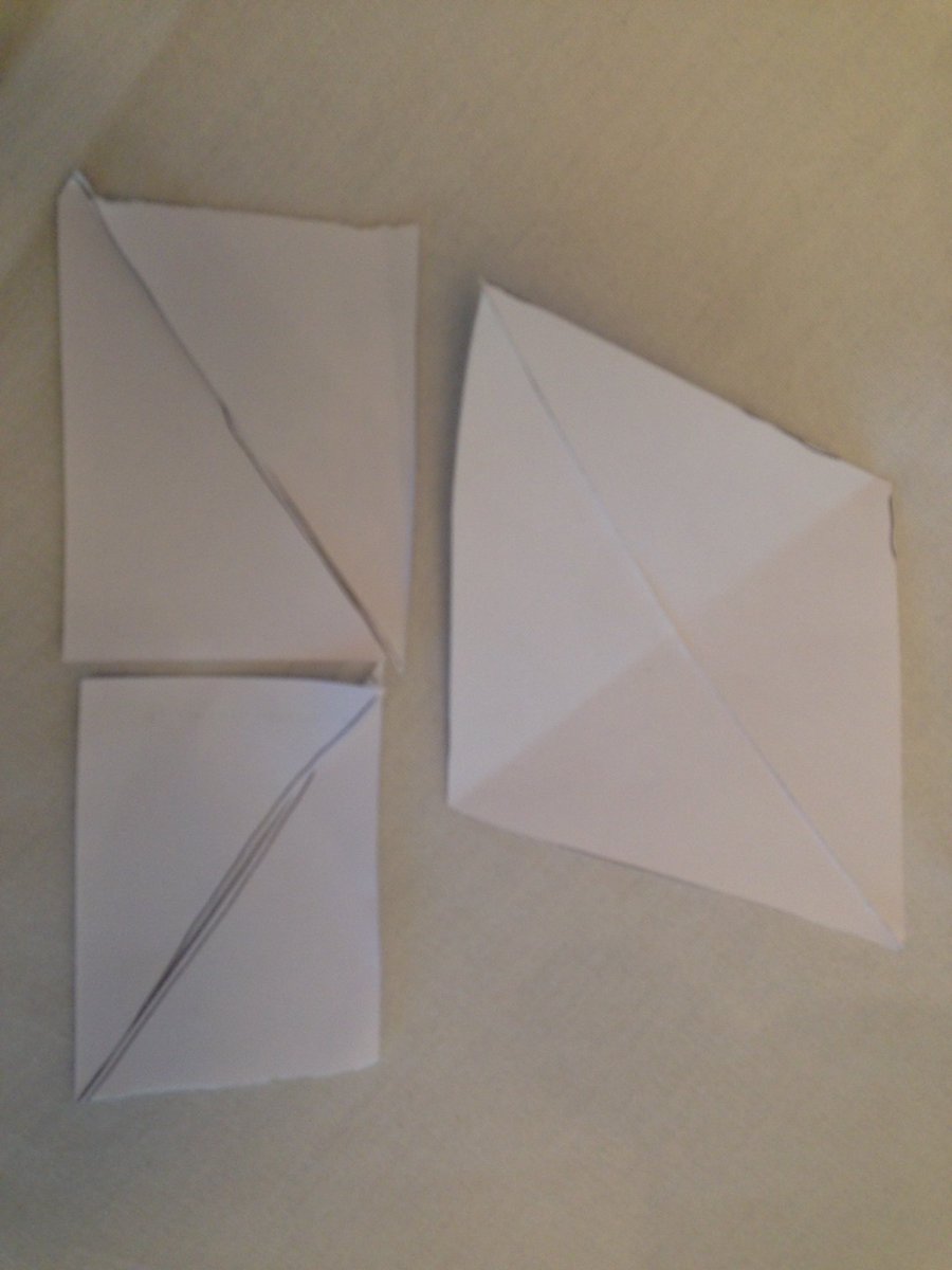 mrs_tullock's tweet photo. Do these both show half? What's the same? What's different? @GNMH_MathsHub Mastery team becoming creative with @ThinkingMaths https://t.co/ttavt7osLU