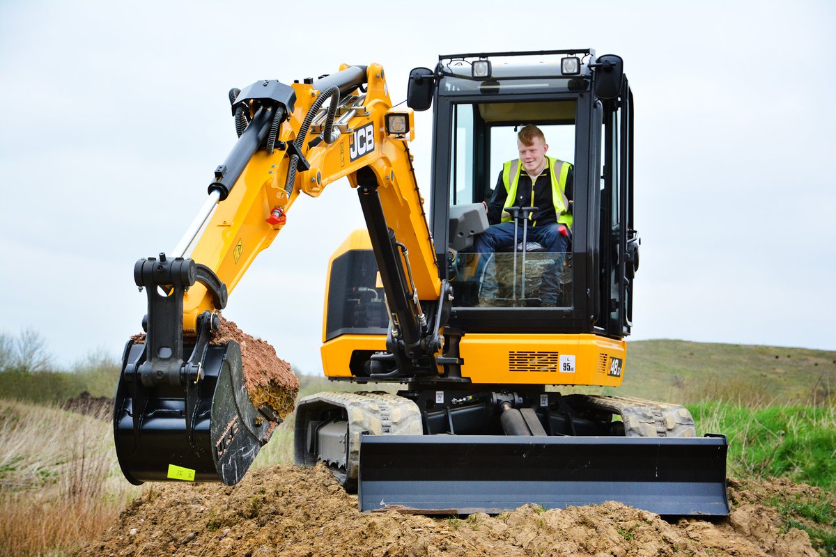 The JCB Mud Run tweet media