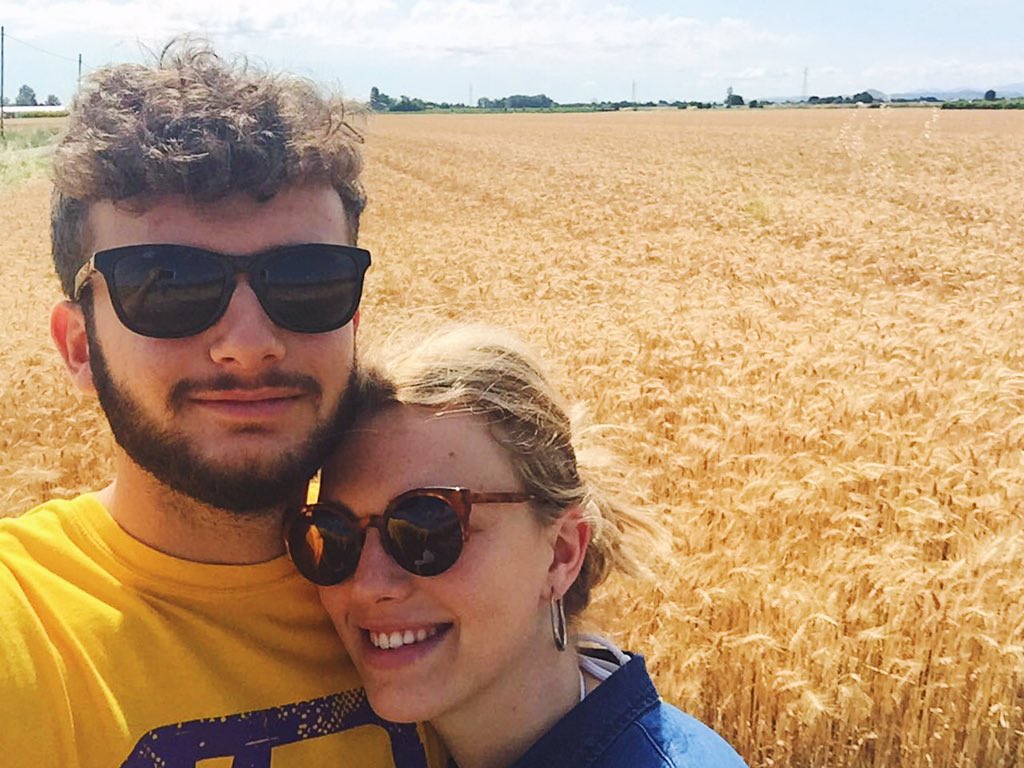 96Ranieri's tweet photo. È l'ora della raccolta!! @AnnaBandini97 😘🌾🤙🏼 https://t.co/X7p8whuU6P