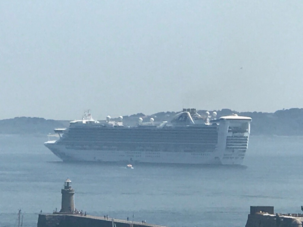 GSYCruiseShips's tweet photo. #CaribbeanPrincess, a 112984 GT behemoth of Carnival, operated by their Princess Cruises. Launched 2004, enroute Cobh https://t.co/IRkW8vm54B