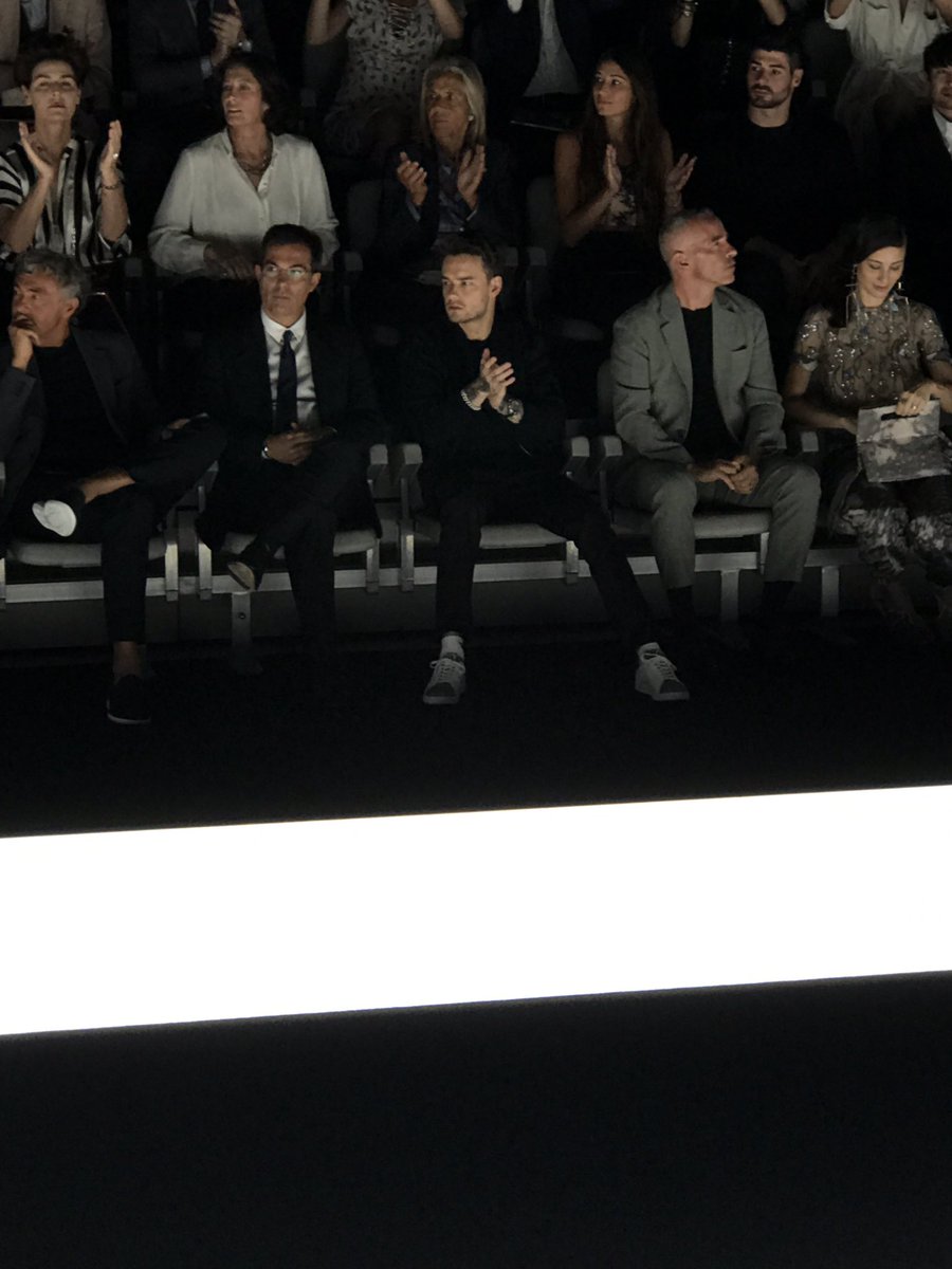AlexanderFury's tweet photo. Liam Payne at Armani. It's dark, but I'm guessing he's also in Armani? https://t.co/jwp7SiCCHv