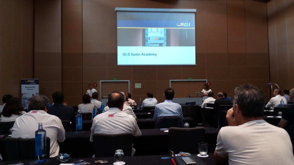 JordiBatlle72's tweet photo. Formación comercial internacional GLS en Barcelona, con @jaegerjerome y @miriam22380! #wedeliver https://t.co/o16kztmBSw
