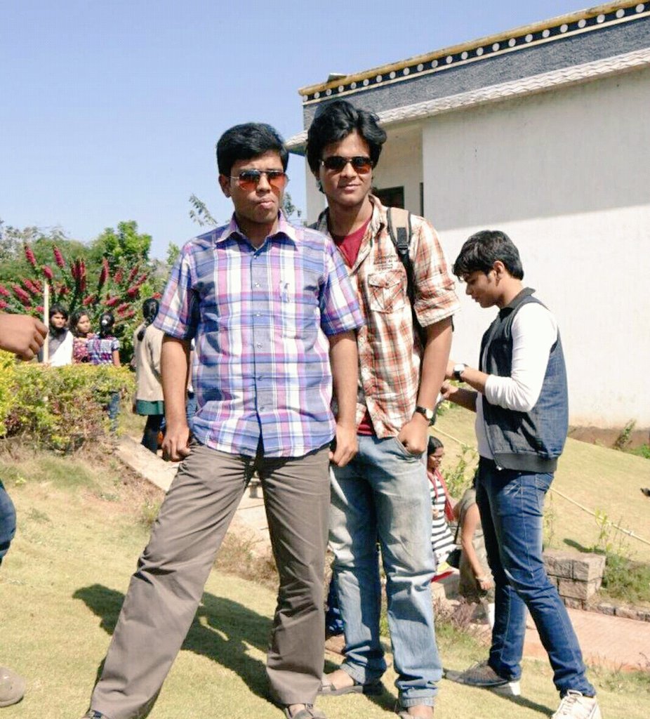 KKRRath's tweet photo. One of the best teacher of our college 👌👌👌 #Physics_Classes 😊😊😊 https://t.co/CQO3bd6G2F