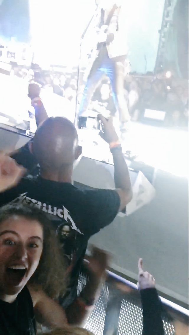 aa_lauren's tweet photo. Love this pic of my daughter in the front row freaking out as #Metallica rocks out behind her! #MetInDallas @gymsquidney https://t.co/lYu1tgG1v5