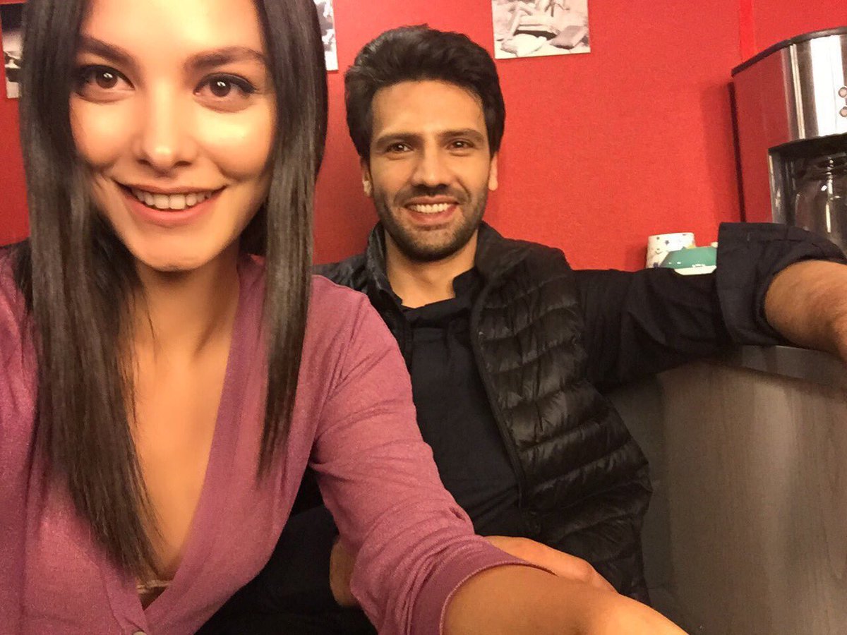 TelevizyonGaze's tweet photo. #selfie 'ni seç 🎩🖤 

#hileon Fav

#zeymir RT

Takip etmeyenlerin oyu geçersiz olup incelenecektir @official_byztv 🎩 https://t.co/XSOgrEDWrl