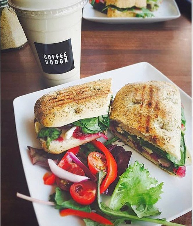 codo_worc's tweet photo. Beat the Monday blues 💙#lunchtimesnack #energysmoothie #freshlymade #panini #lightlunch #mondaymotivation #mondayb… https://t.co/MmQloNrpk5 https://t.co/dTMDsh6Mmc