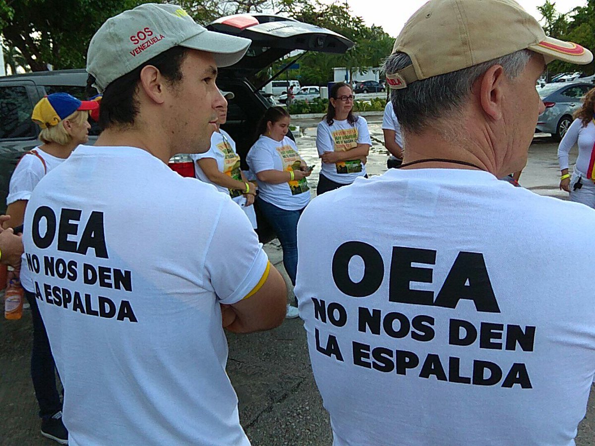 ReporteYa's tweet image. #19Jun Venezolanos protestan en la Asamblea General de la OEA en Cancún #México