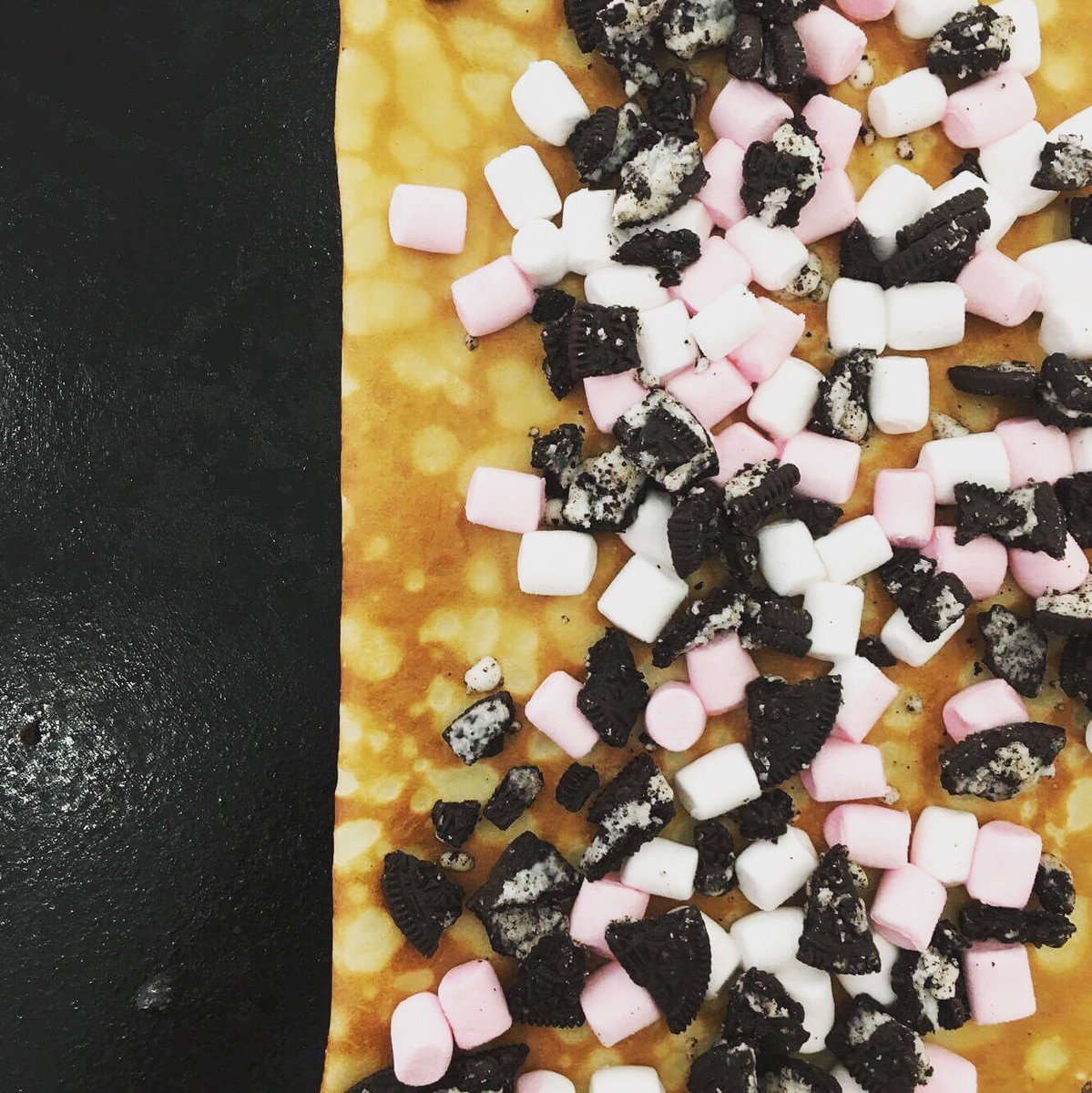 lesdeuxamies's tweet photo. 🌈Make the difference 🌈, create YOUR perfect crepe ! #sweet #crepe #makeyourown #crepebar #oreos #toppings #extendedmenu #food #foodporn https://t.co/a89M4gu8Gp
