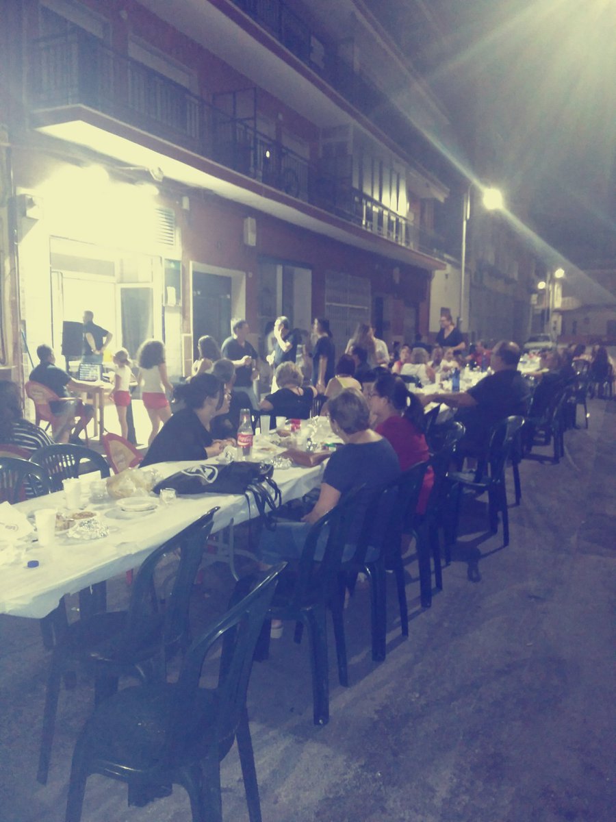 FallaGrau's tweet image. Dissabte vam passar una molt bona nit amb el soparet que vam organitzar!#Femfalla #femcomboi #FallaGrau