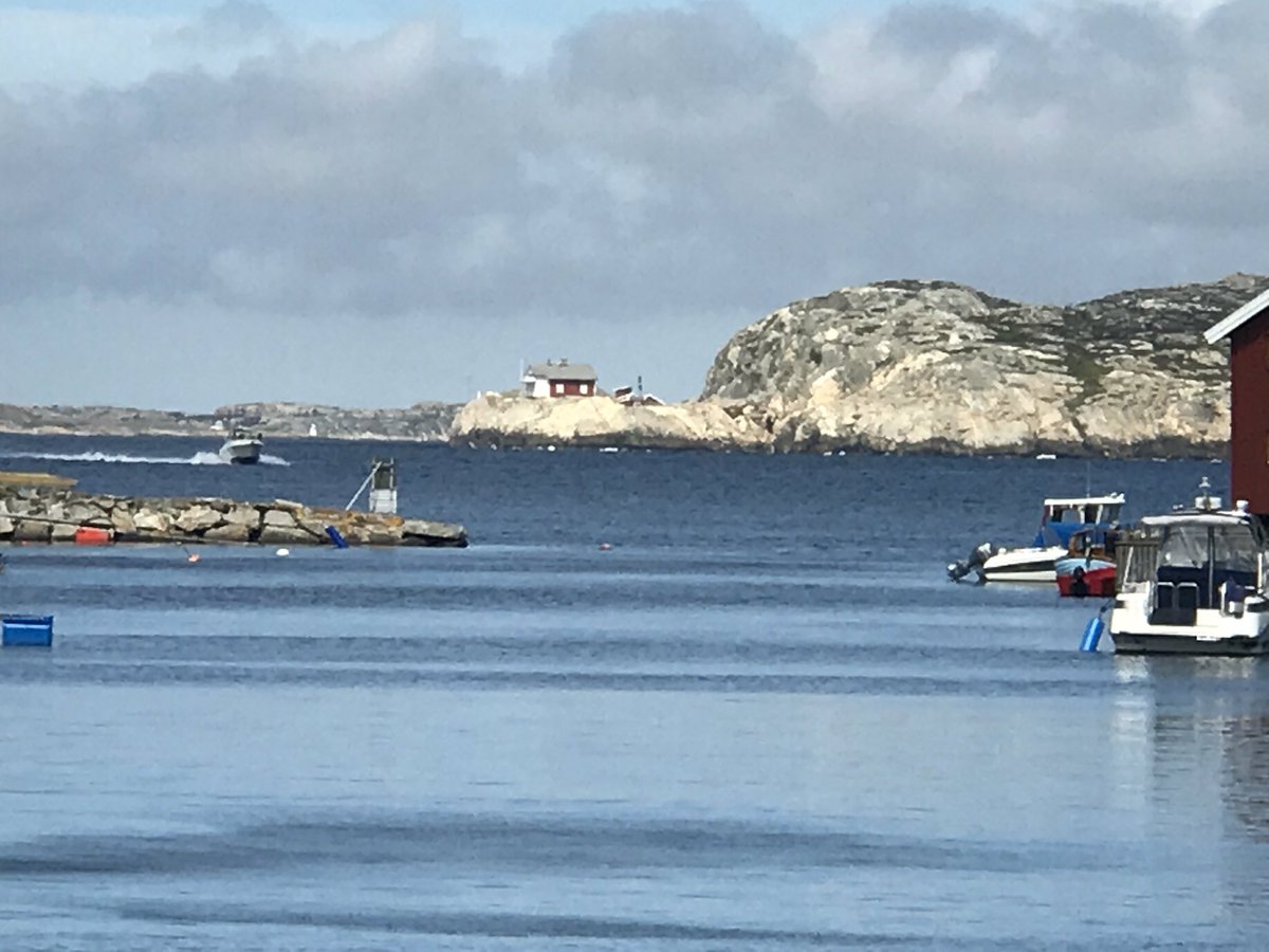 urban_scott's tweet photo. Tröttnar aldrig på denna utsikten på #Gullholmen #Bohuslän ! Långt där borta ses Islandsberg. https://t.co/FDSYJB9spL