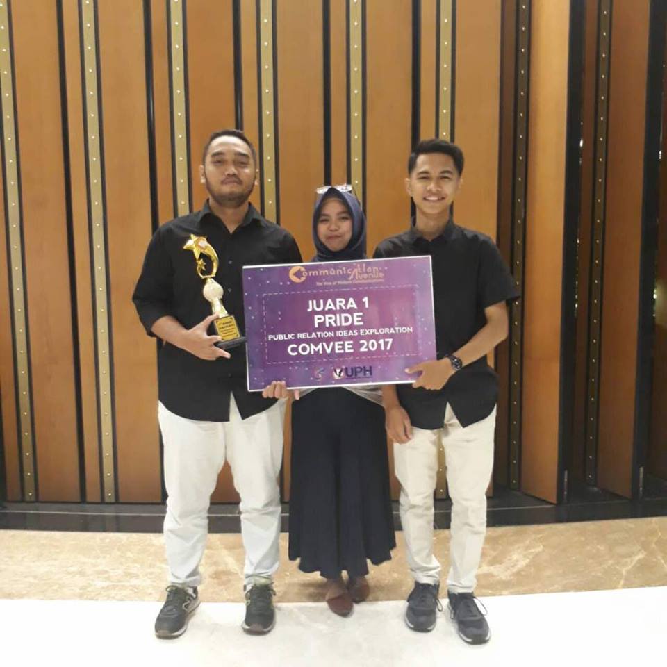 Selamat utk Enda, Ena, dan Yoga (PR 2014) sebagai juara 1 lomba Public Relations Ideas Exploration di UPH Tangerang.