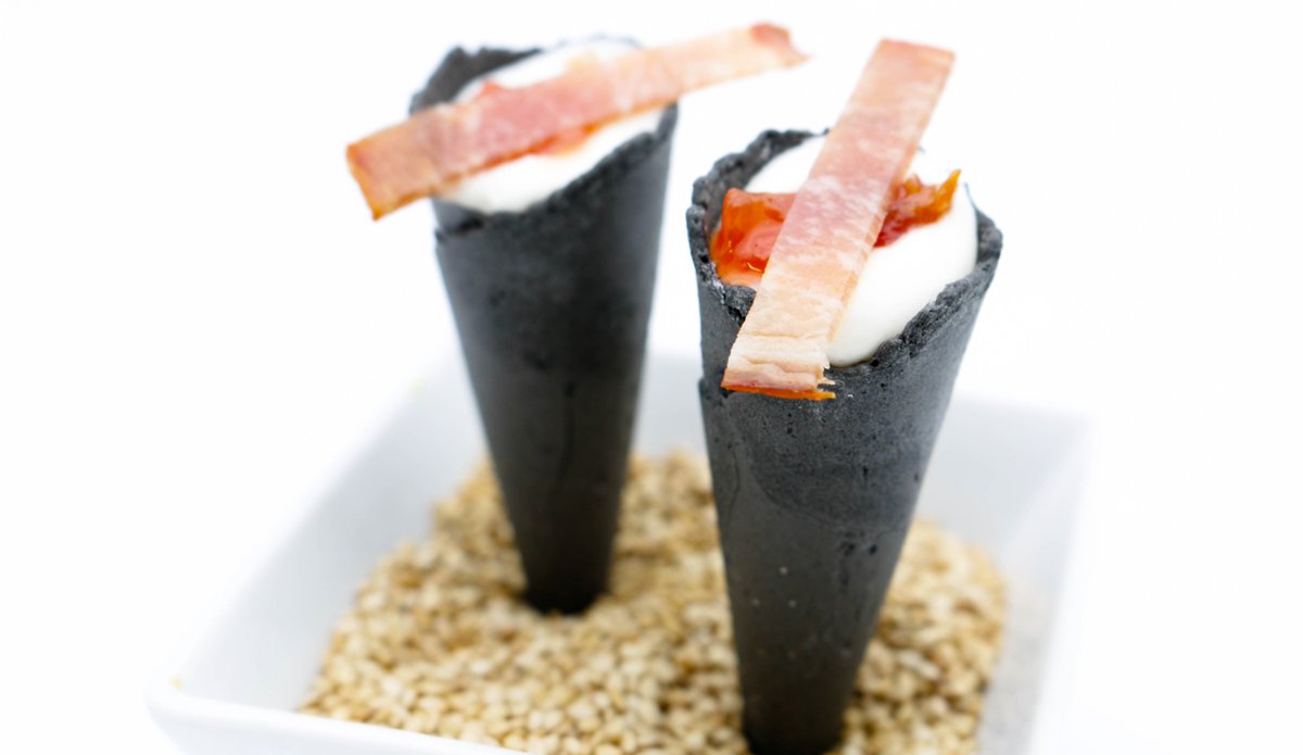 Otro mini cono <a href="/lidlespana/">Lidl España</a> crema de brandada de bacalao, lomo embuchado y mermelada de tomate #receta gastronomia.es/recetas/mini-c…