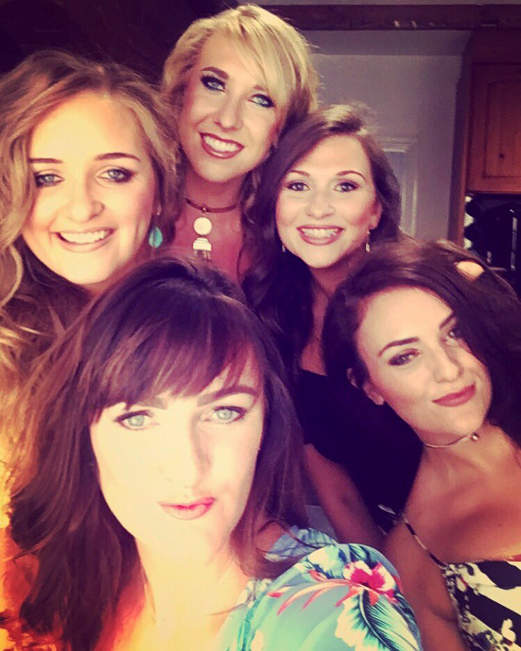 Dominiquebee3's tweet photo. When the girl gang are reunited....Saturday night fun!! Thanks for a great night girlies 😘💃🏼 @Gem020890 @becaJohns @AmberPepper1 @jefoxstar https://t.co/Bz53QGt3Wx