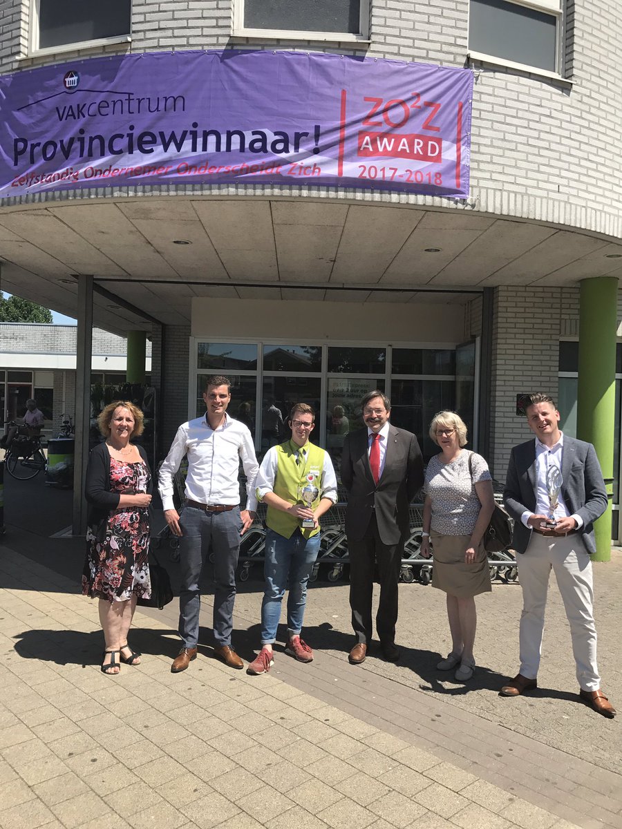 TheoBovens's tweet photo. In Tegelen #Venlo op felicitatiebezoek bij @PLUSVerbeeten winnaar #ZO2Z award van @Vakcentrum als beste zelfstandig ondernemer foodbranche https://t.co/9MqlWnYRD6