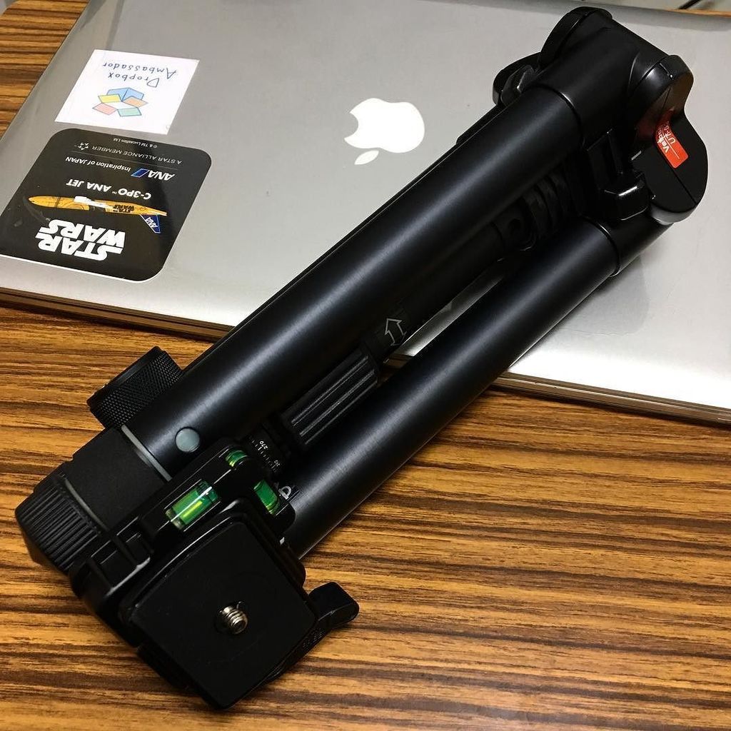 TAKAPPRS's tweet photo. Velbon UT-53が思ってたより小さくて感動してる。楽天スーパーSALEのせいか、Amazonのタイムセールがけっこう攻めてて見る価値あり。カカクコム最安より数千円安くなってたぞ。#Velbon #ut53 https://t.co/GZ0ezb4oPy https://t.co/0wEBlt7BoJ