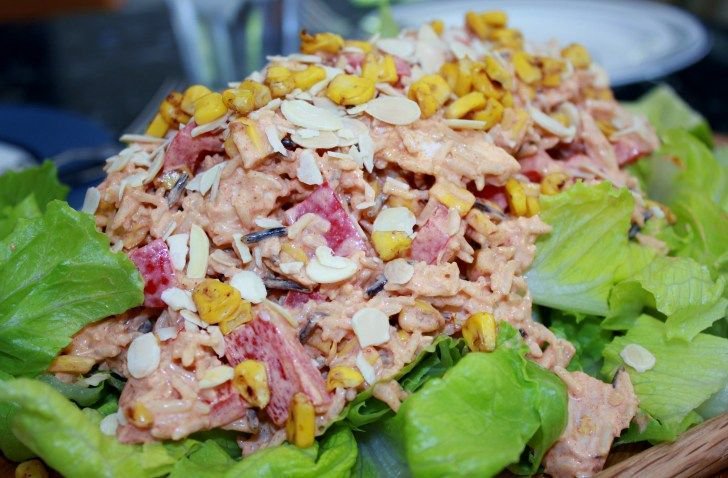ElegantMidlife's tweet photo. A Healthy Coronation Chicken Salad https://t.co/Ejvd0Oodxp A great recipe for picnics, alfresco dining and healthier suppers! #picnicrecipe https://t.co/vS6m4H6V4b