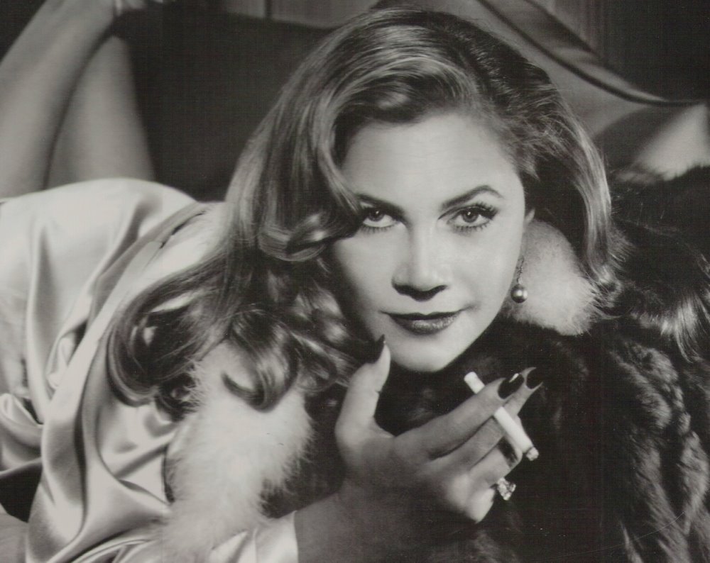 Happy birthday, Kathleen Turner. 