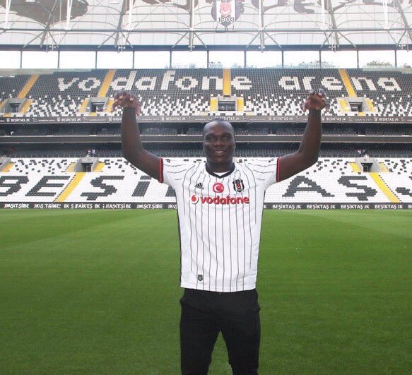 Footballogue's tweet image. [#Transfert] Selon A Bola, le @staderennais propose 10M€ pour Vincent Aboubakar (FC Porto) !