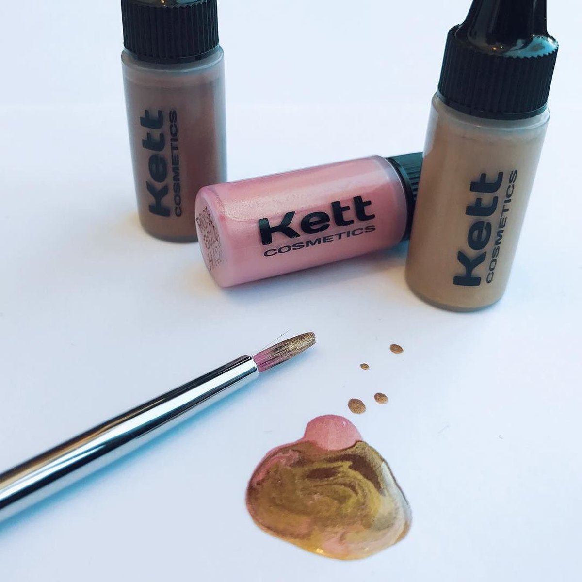 kettcosmetics's tweet photo. Going to The Makeup Show Chicago?  Be sure to pick up the NEW Kett Hydro Metal Trio Find these goodies @musebeautypro BOOTH A20 #TMSChicago https://t.co/fv2dIaQj5J