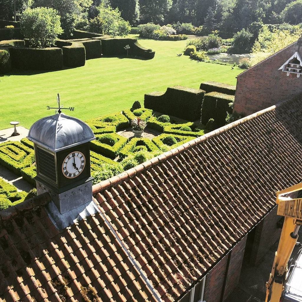 SMichlmayr's tweet image. Another successful #clock installation! #towerclock #exteriorclocks #clockmaker #horology #norfolk ift.tt/2sj22ki