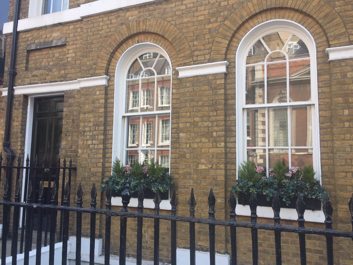 arcticpaperuk's tweet photo. Day one done at our new offices! And what a beautiful one it was πβοΈ #London #stthomasst #beautiful #excitingtimes #greatview #arcticpaper https://t.co/xVh8JMeTuj