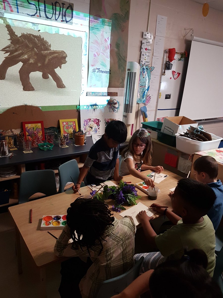 ganguly_earlyrs's tweet photo. After reading #Papasaurus #StephanLomp some students were inspired to draw #dinosaurs #meaningfullearning #ankylosaurus is the star π https://t.co/fZkqZL5Q5r