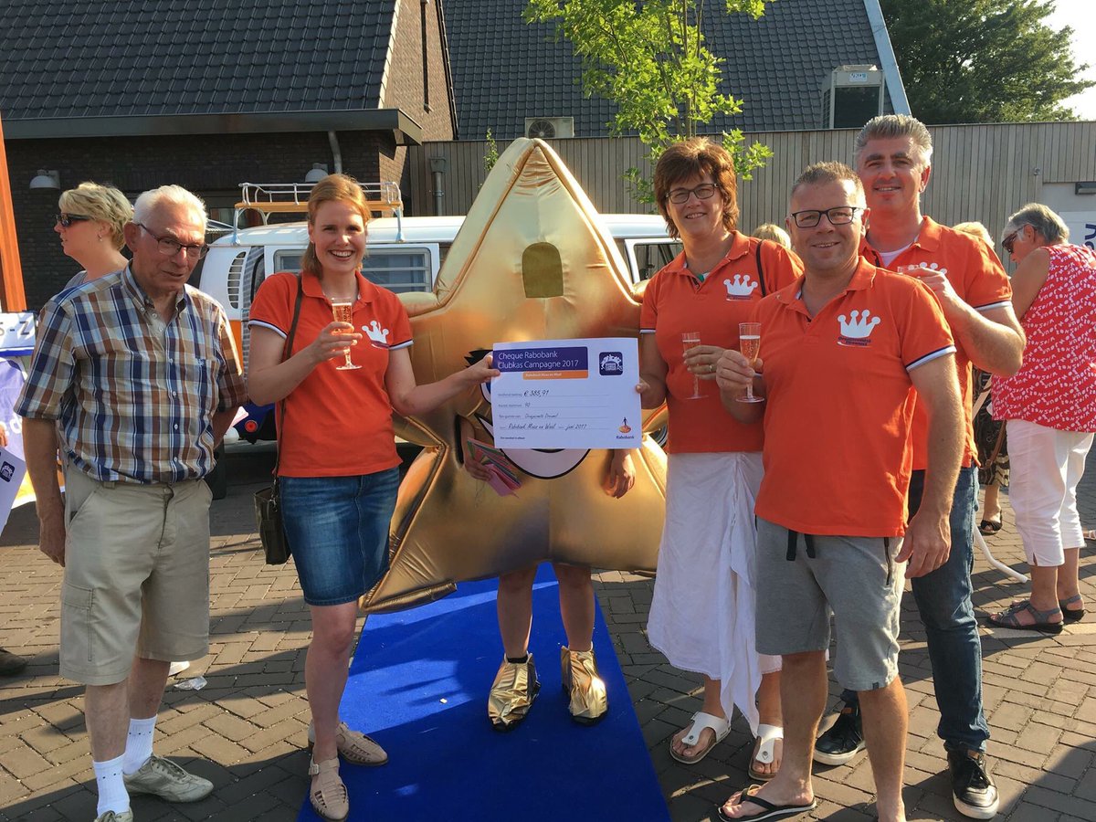 Bedankt voor jullie stemmen! Super blij met deze mooie cheque #RCC2017 @RaboMaasenWaal #Dreumel #OranjeComité