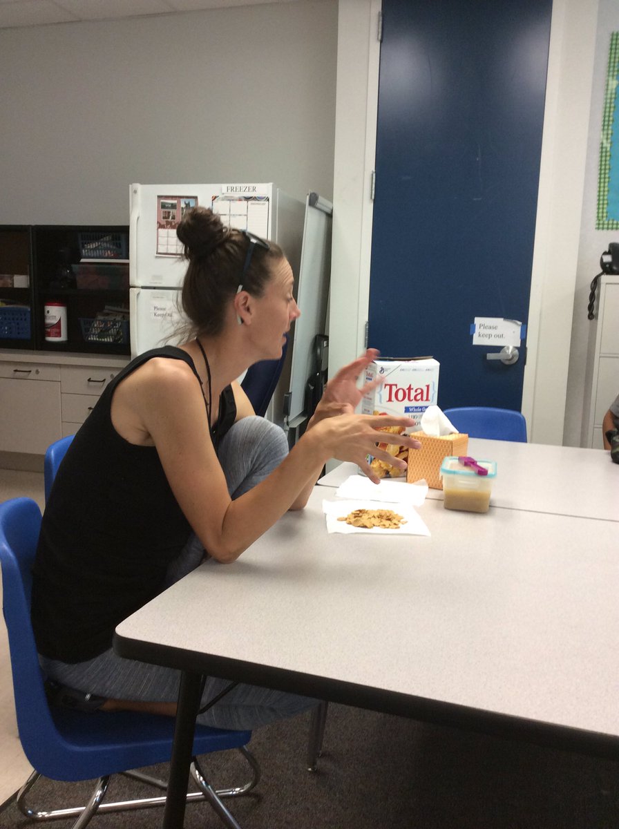 LisaLisalew's tweet photo. @mrs_s_justsayin talking about iron &amp; healthy eating with her Scholars! #cmsesy @CrystalMiddleCA https://t.co/oyzBAJO9sx