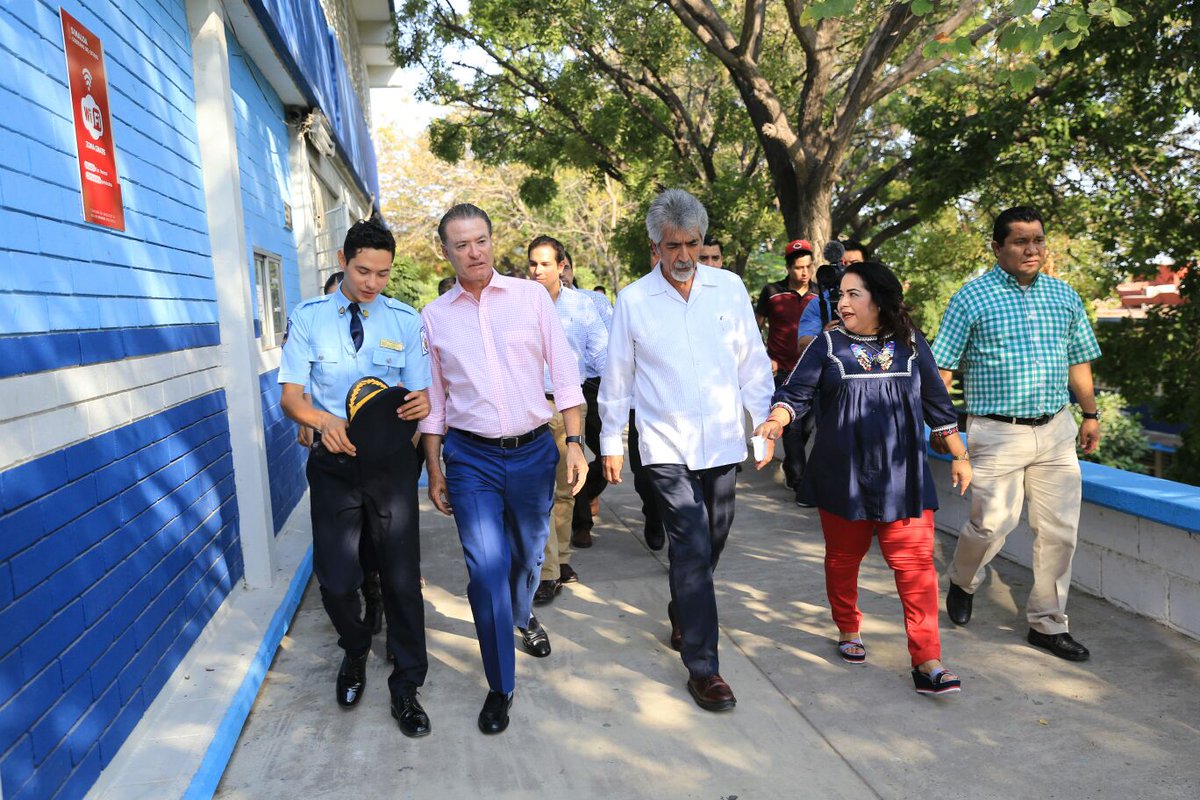 Cumple Quirino Ordaz con equipamiento a la Escuela Normal de Sinaloa sinaloa.gob.mx/noticias/cumpl…