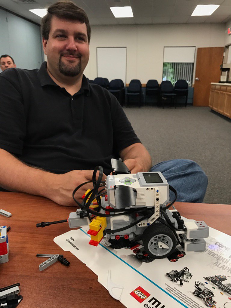 CiTiEdTech's tweet image. Dan working on his Lego EV3 robot at training today