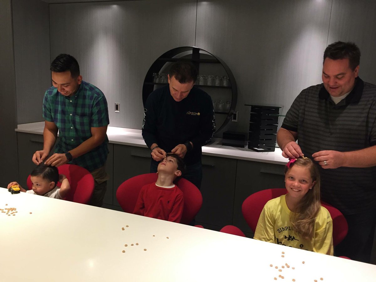 LifeofDadShow's tweet photo. When the #CheeriosChallenge winners stacked live.
Thx to @mallofamerica and @RadissonBlu for their amazing hospitality! #ad https://t.co/YCUzXxFwPg