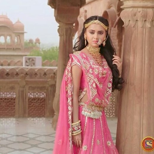hafsana007's tweet photo. Cant wait to watch #PehredaarPiyaKi  after seeing this beautiful pics of Teju 😍😍 She is slaying 🔥 @SonyTV @ShashiSumeet  #TejasswiPrakash https://t.co/Gay4LM30HN