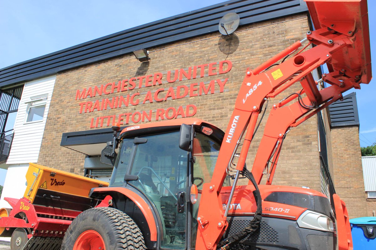 Fineturf's tweet photo. Spreading Profile, a sports turf soil amendment, this morning at Manchester United Littleton Road...600T of sand to spread next. https://t.co/8os5xostKX