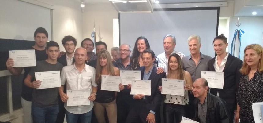 profesoradoaat's tweet photo. Entrega de Diplomas a egresados del PTAAT de la cursada de verano, junto a dirigentes y tutores AAT. ¡Felicitaciones a todos! https://t.co/Locz9BJkFL
