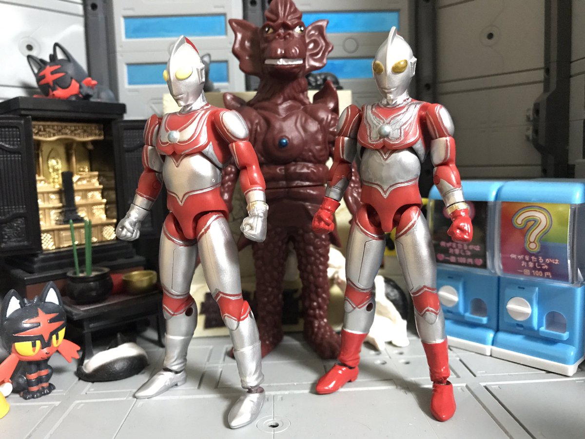 フィギュア怪獣 ジャミマロ Twitterissa Shodo ウルトラマンvs の ウルトラマンジャック を赤手袋verに塗装してみた 左が塗り替え前 右が塗り替え後 個人的に劇中イメージに近い感じに仕上がったと思います ブレスレットも着いてるから劇中より高スペック