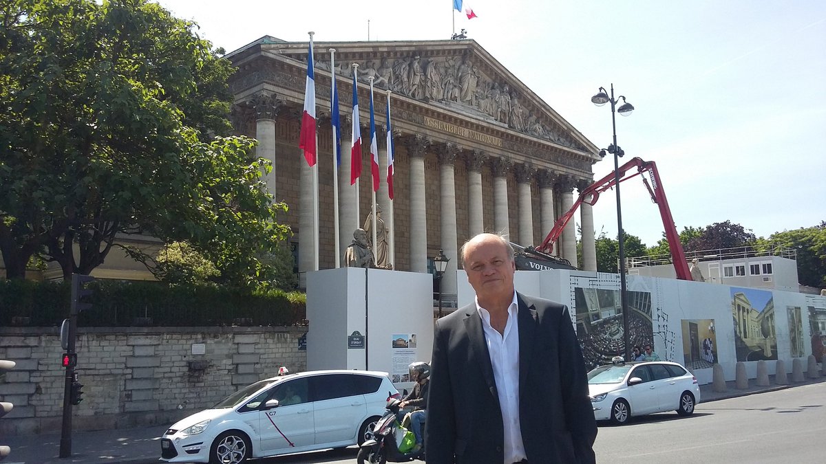 .<a href="/JacquesSavatier/">Jacques Savatier</a> de retour comme député à l'<a href="/AssembleeNat/">Assemblée nationale</a> qu'il a fréquentée en tant que directeur général délégué du groupe La Poste