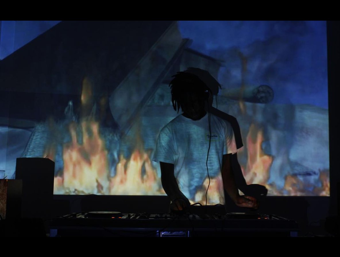 A collaborative project by Helen Frost -making visuals for musician and DJ Anansi Kwam (who will perform live with the visuals at our show!)