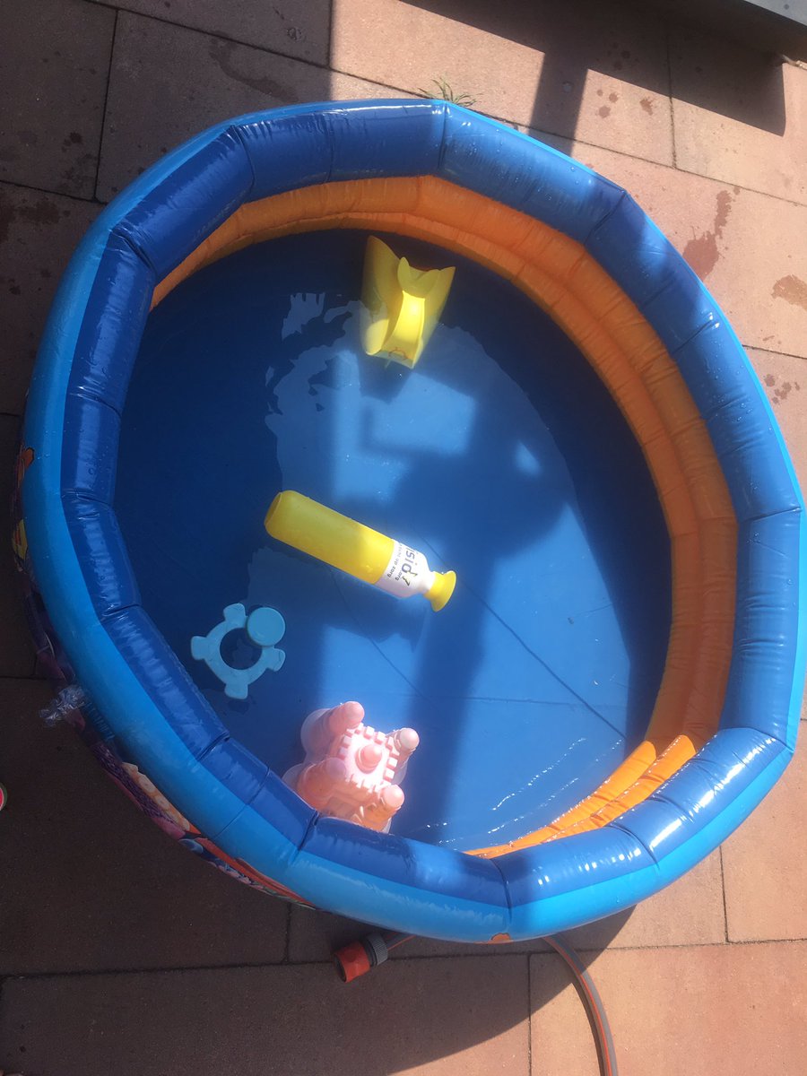 LauraGroep's tweet photo. #visiodopper heeft het warm #300graden wordt gezegd #vrije dag #twitteren in de tuin. https://t.co/kRHp9RlVlu