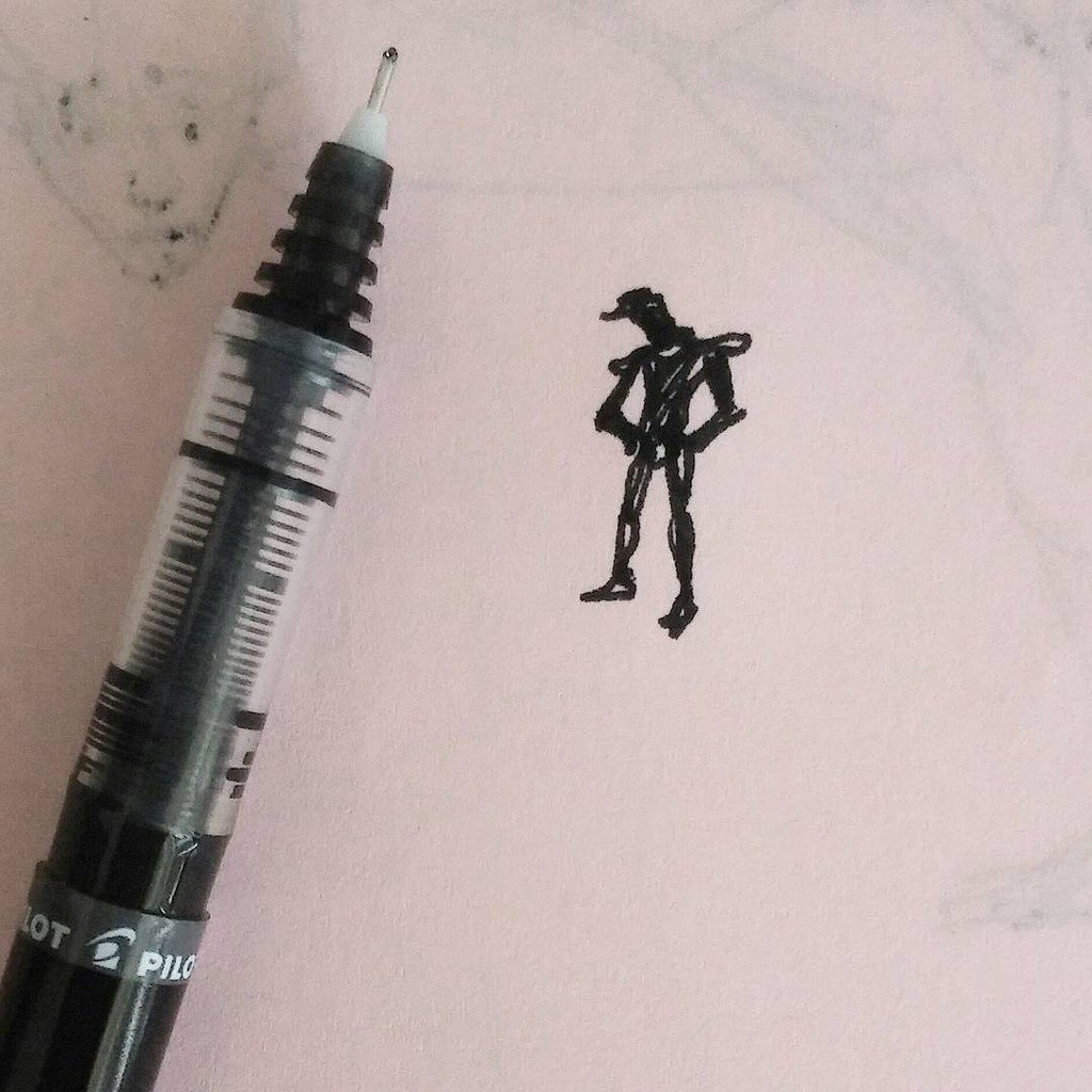 RandMonstCandy's tweet photo. I’m working on studying figures at this level to play with silhouette #artisttools #comicartist #drawing #drawinge… https://t.co/ey3mauUVlD https://t.co/K8zdLt3lIs