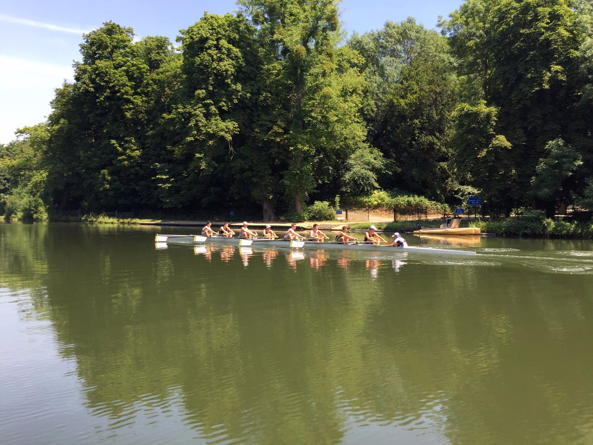 ReadingBlues's tweet photo. Final prep at school for @HenleyRegatta Qualifiers on Friday, 23rd (18:40) #RBCSRowing https://t.co/4MiJ7IbLKa
