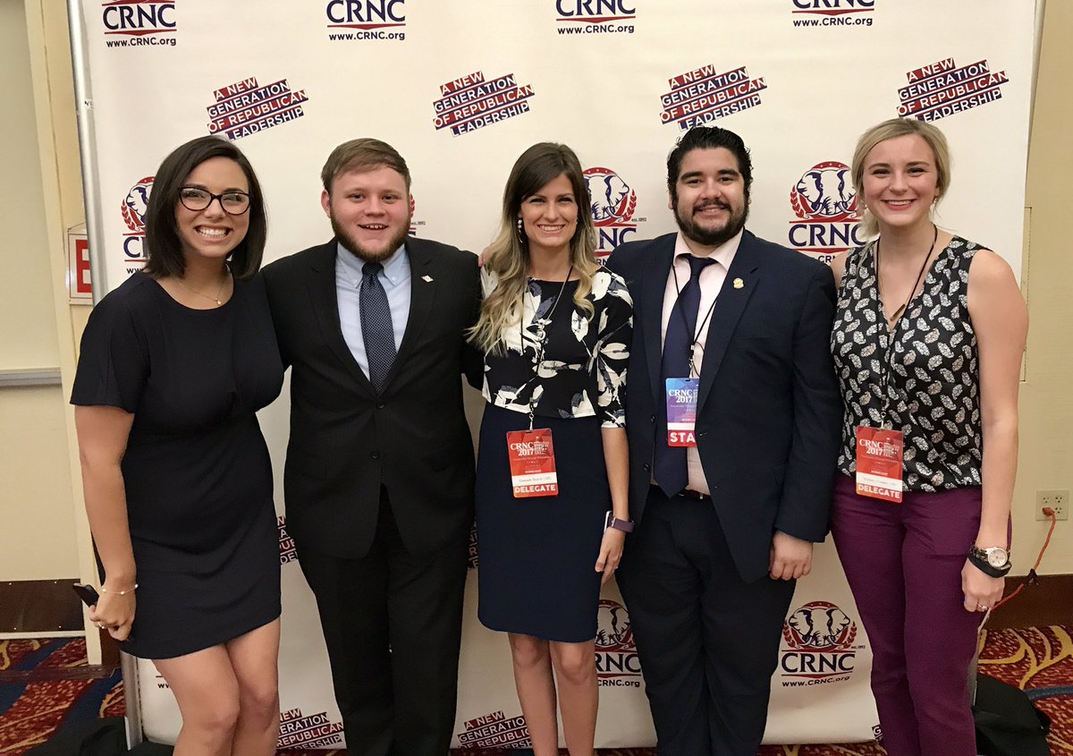 ArkansasCR's tweet photo. Our CRs @h_bunch @SethMaysAR @sac017 had a wonderful weekend at #CRNC2017! Full of students, speakers, and yes, friendship! #arpx 🇺🇸🐘 https://t.co/GbYYqwRKmW