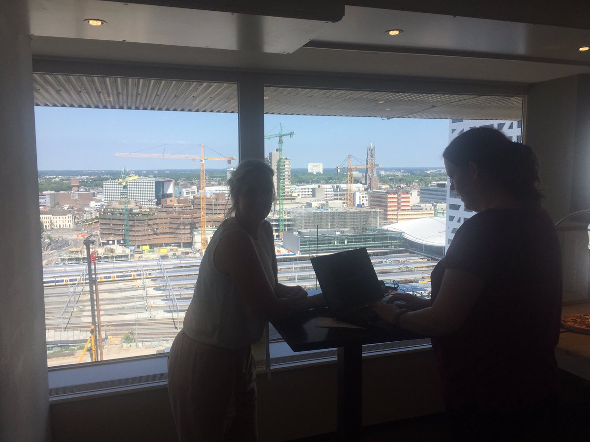 allarddericks's tweet photo. Op de 20ste etage in duo's dienstverleningen uitwerken #digitaalbrainstormen #spilter https://t.co/SALJ80t0eE