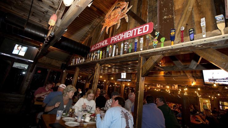 #MondayMotivation: @kimdinan says you can't visit #CapeCod without trying one of their winning seafood restaurants 🦐 buff.ly/2srMJnz