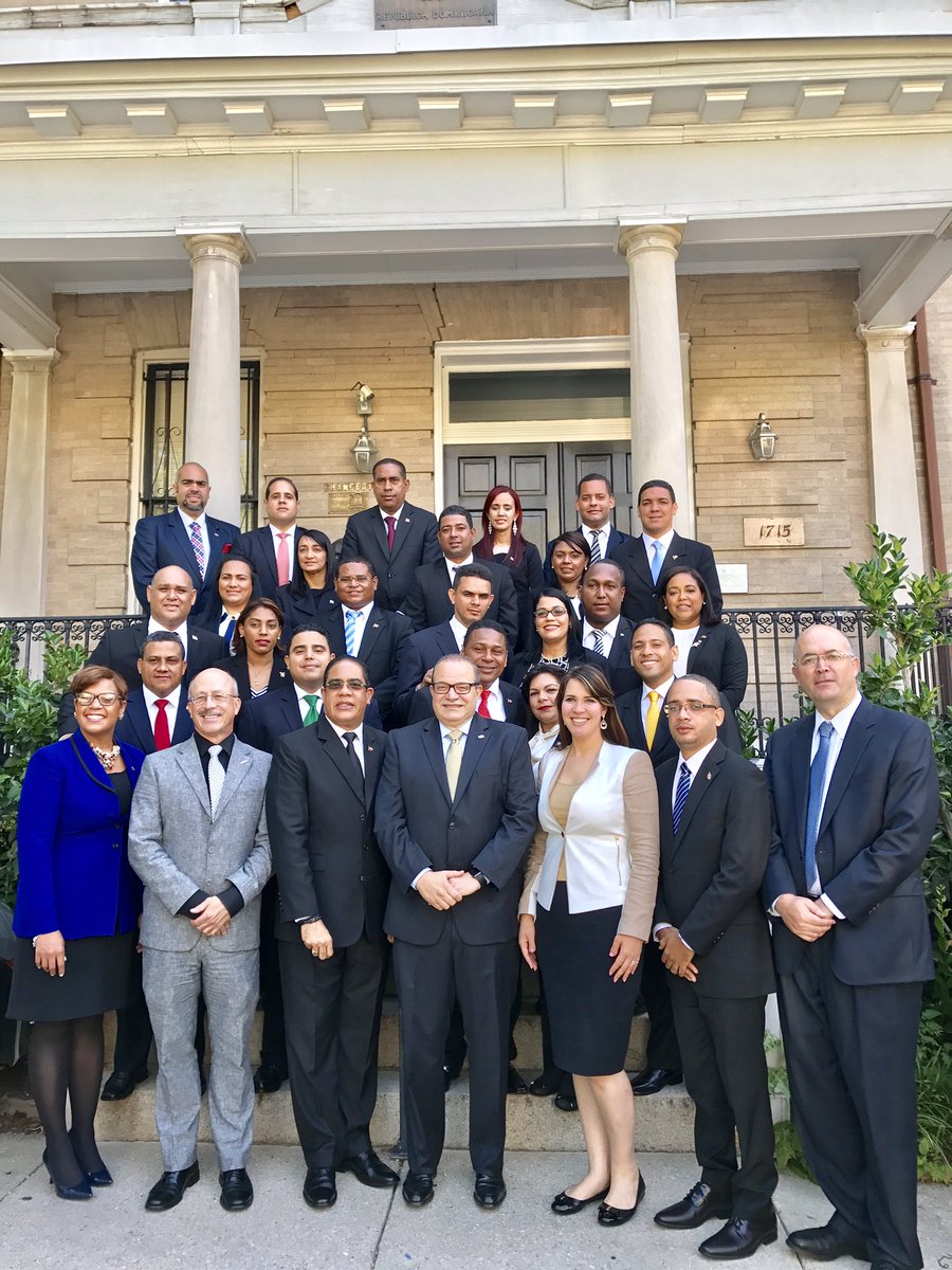 ElicFernandez's tweet photo. En el Acto Inaugural del  #ProgramaLideresVisitantes y #LideresRDenUSA en la Embajada Dominicana en Washington DC.   @josetomasperezv https://t.co/ycIGlScNyu